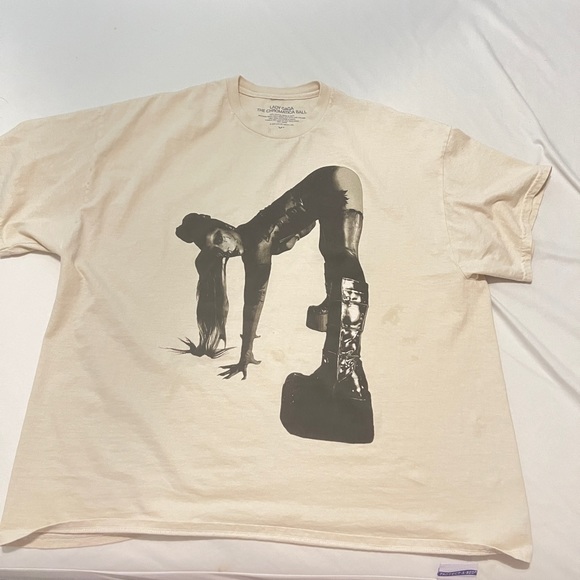 Concert shirt from Houston show on September 13, 2022. Size xl - Picture 2 of 3